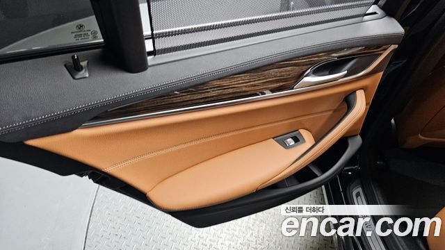 BMW 5-Series 520i Luxury