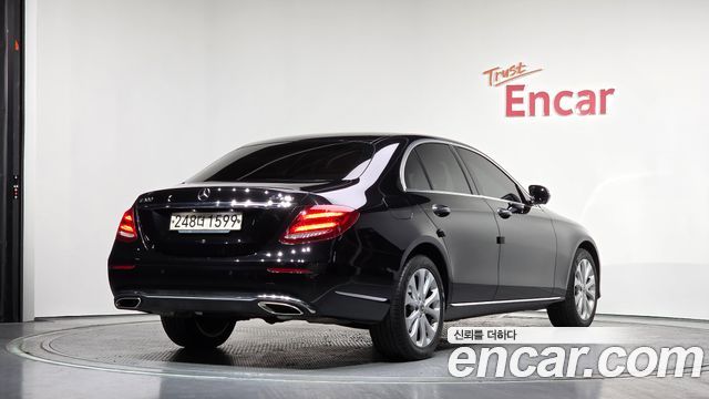 Mercedes-Benz E-Class E300 4MATIC Exclusive