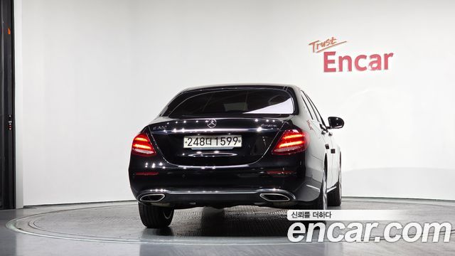 Mercedes-Benz E-Class E300 4MATIC Exclusive
