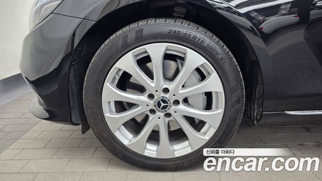 Mercedes-Benz E-Class E300 4MATIC Exclusive
