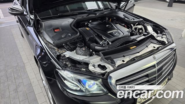 Mercedes-Benz E-Class E300 4MATIC Exclusive
