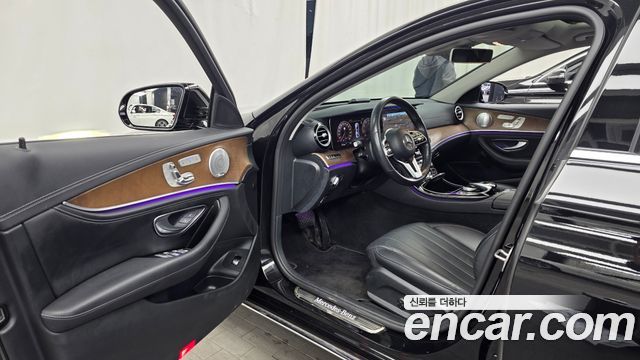 Mercedes-Benz E-Class E300 4MATIC Exclusive
