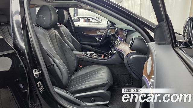 Mercedes-Benz E-Class E300 4MATIC Exclusive