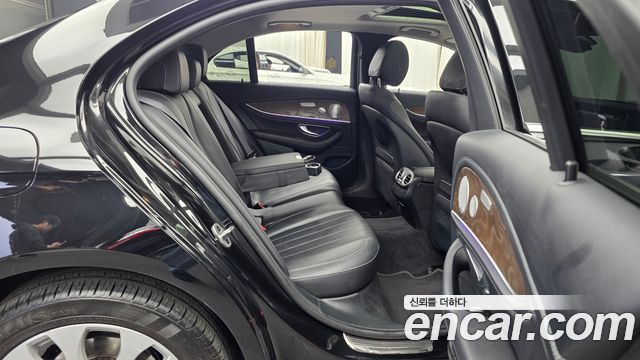 Mercedes-Benz E-Class E300 4MATIC Exclusive
