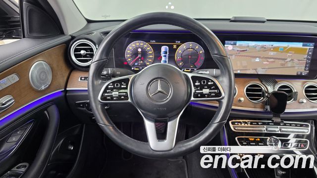 Mercedes-Benz E-Class E300 4MATIC Exclusive