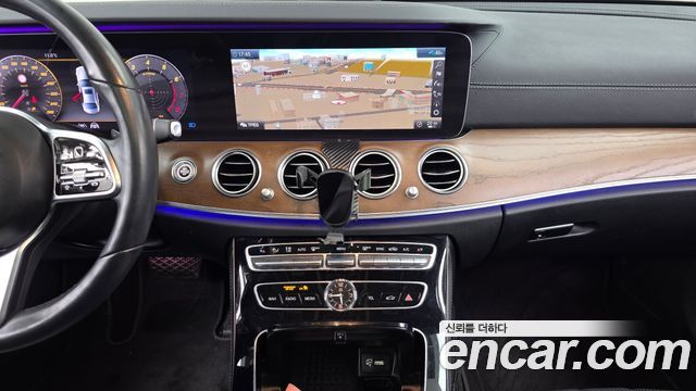 Mercedes-Benz E-Class E300 4MATIC Exclusive