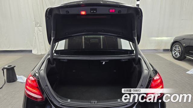 Mercedes-Benz E-Class E300 4MATIC Exclusive