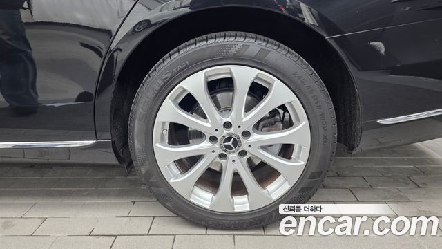 Mercedes-Benz E-Class E300 4MATIC Exclusive