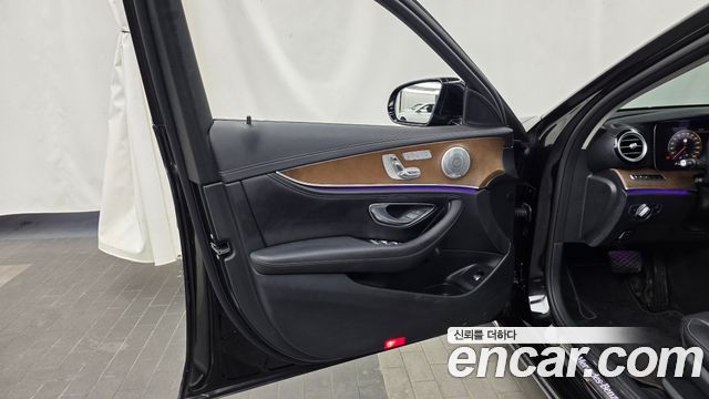 Mercedes-Benz E-Class E300 4MATIC Exclusive