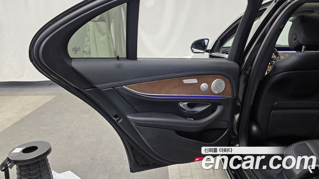 Mercedes-Benz E-Class E300 4MATIC Exclusive