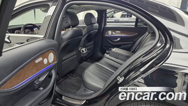 Mercedes-Benz E-Class E300 4MATIC Exclusive