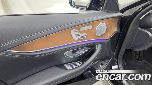 Mercedes-Benz E-Class E300 4MATIC Exclusive