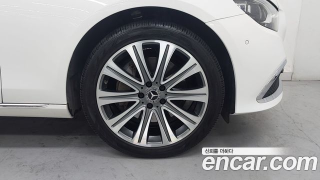 Mercedes-Benz E-Class E300e 4MATIC Exclusive