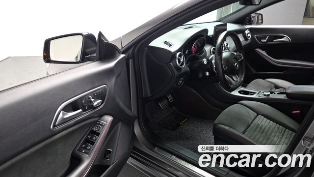 Mercedes-Benz CLA-Class CLA250 4MATIC AMG Line