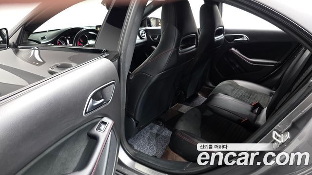 Mercedes-Benz CLA-Class CLA250 4MATIC AMG Line