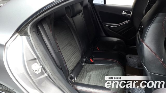 Mercedes-Benz CLA-Class CLA250 4MATIC AMG Line