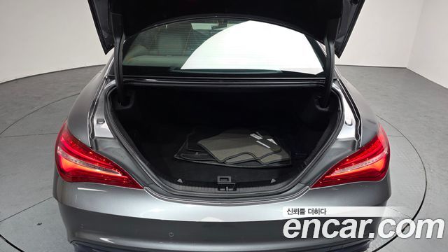Mercedes-Benz CLA-Class CLA250 4MATIC AMG Line