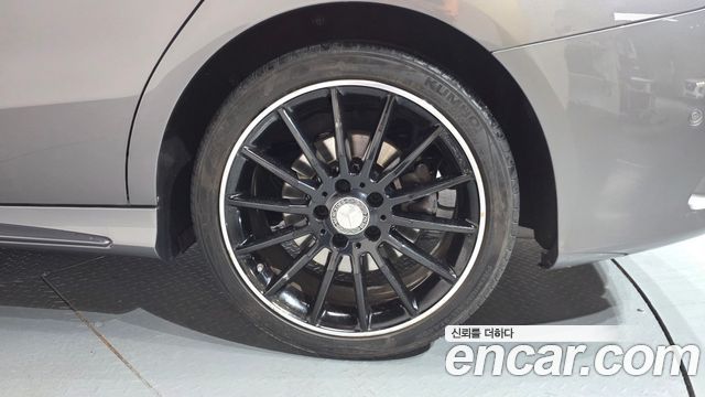 Mercedes-Benz CLA-Class CLA250 4MATIC AMG Line