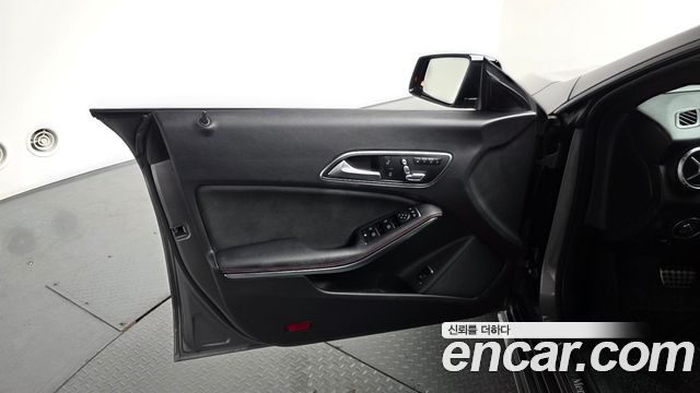 Mercedes-Benz CLA-Class CLA250 4MATIC AMG Line