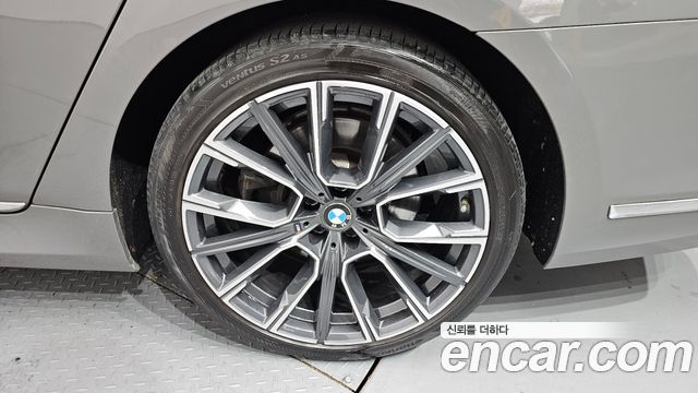 BMW 7-Series 740Li xDrive M Sport Package