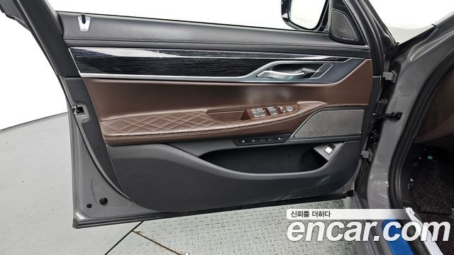BMW 7-Series 740Li xDrive M Sport Package