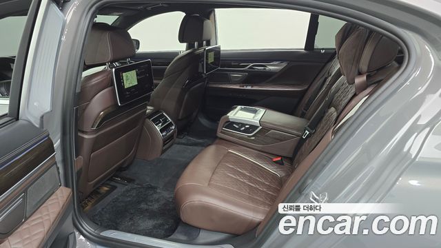 BMW 7-Series 730Ld xDrive Design Pure Excellence