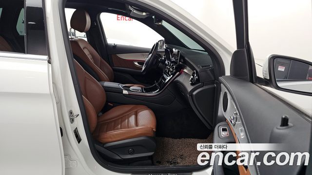 Mercedes-Benz GLC-Class GLC300e 4MATIC