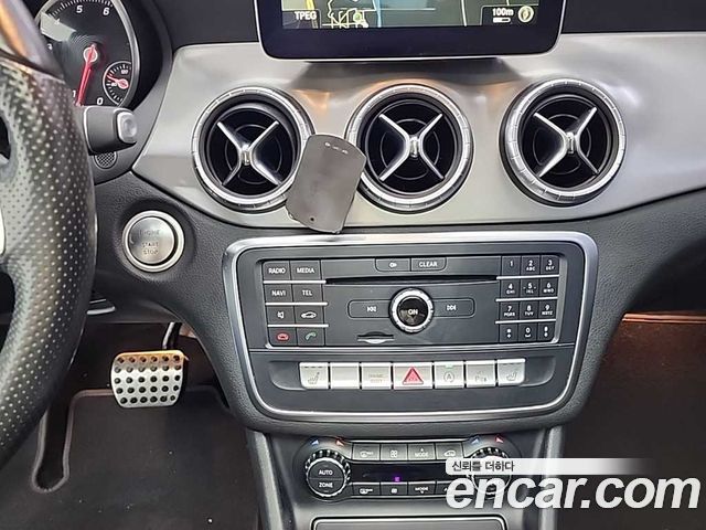 Mercedes-Benz CLA-Class CLA250 4MATIC AMG Line