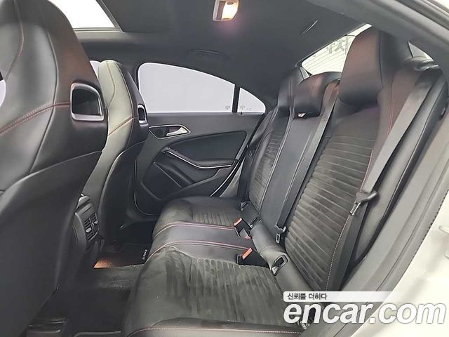 Mercedes-Benz CLA-Class CLA250 4MATIC AMG Line