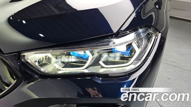 BMW X6 M50i
