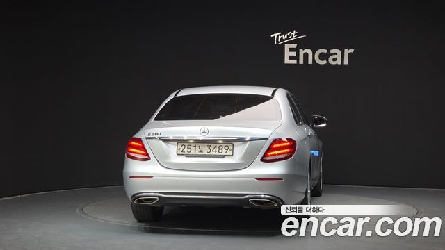 Mercedes-Benz E-Class E200 Avantgarde