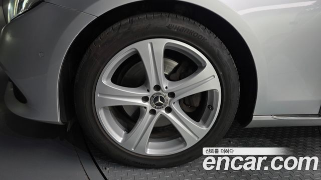 Mercedes-Benz E-Class E200 Avantgarde