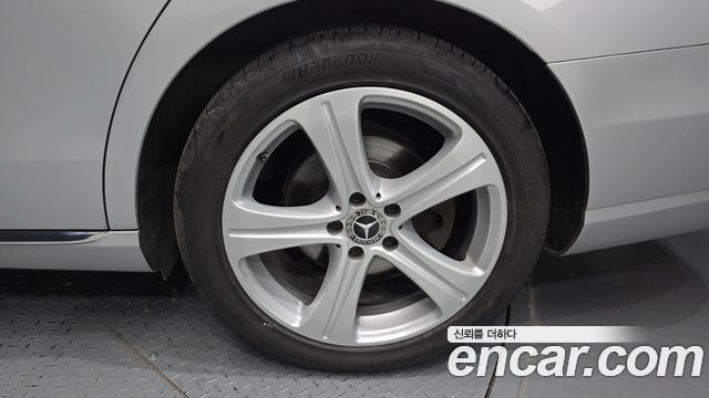 Mercedes-Benz E-Class E200 Avantgarde
