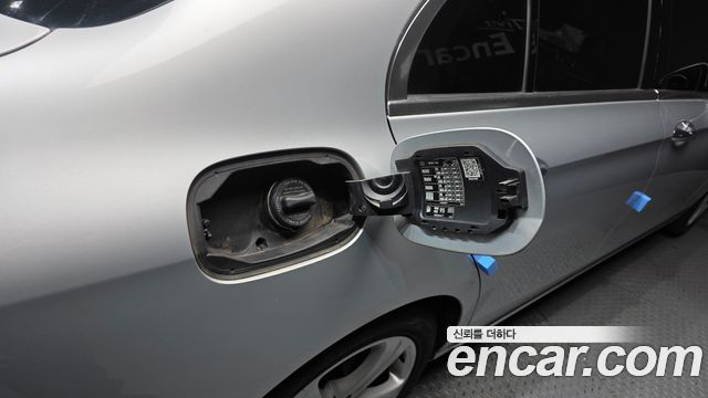 Mercedes-Benz E-Class E200 Avantgarde