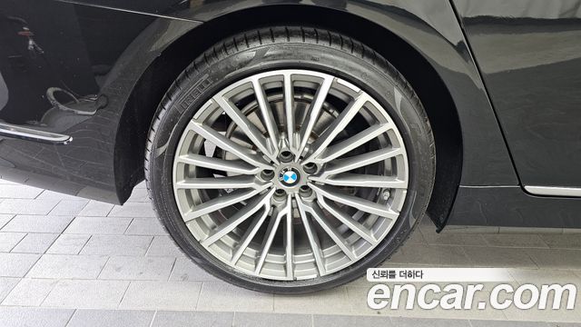 BMW 7-Series 740i Design Pure Excellence