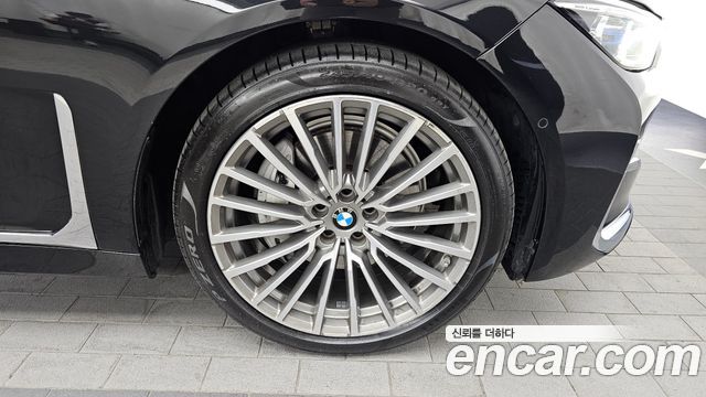 BMW 7-Series 740i Design Pure Excellence
