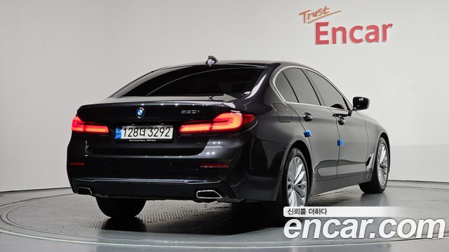 BMW 5-Series 520i Luxury