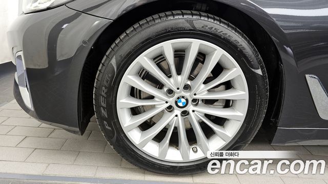 BMW 5-Series 520i Luxury