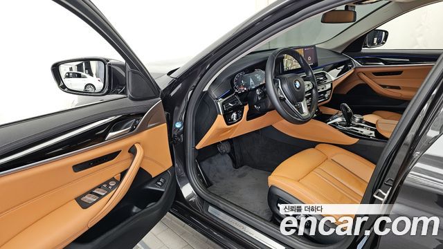 BMW 5-Series 520i Luxury
