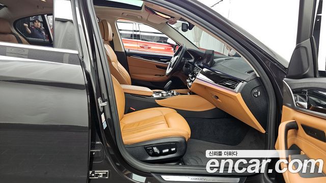 BMW 5-Series 520i Luxury
