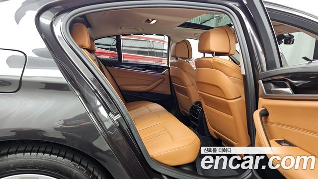 BMW 5-Series 520i Luxury