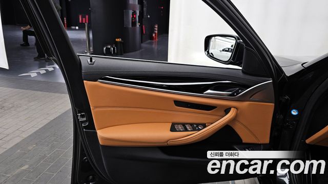 BMW 5-Series 520i Luxury