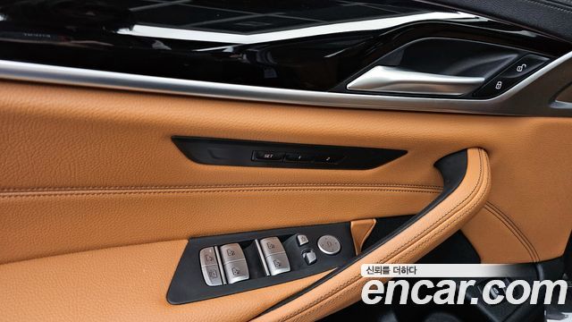BMW 5-Series 520i Luxury