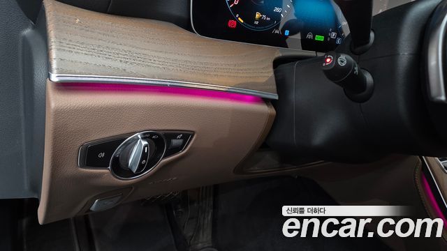 Mercedes-Benz E-Class E300e 4MATIC Exclusive