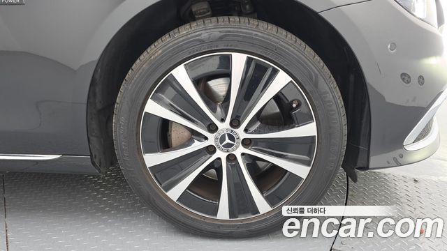 Mercedes-Benz E-Class E300e 4MATIC Exclusive