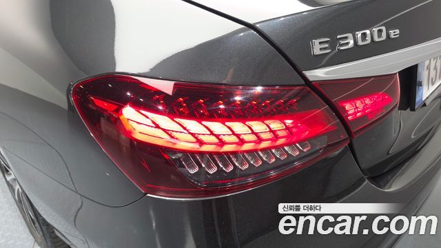 Mercedes-Benz E-Class E300e 4MATIC Exclusive