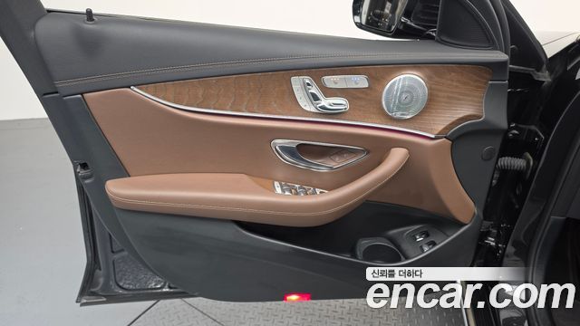 Mercedes-Benz E-Class E300e 4MATIC Exclusive
