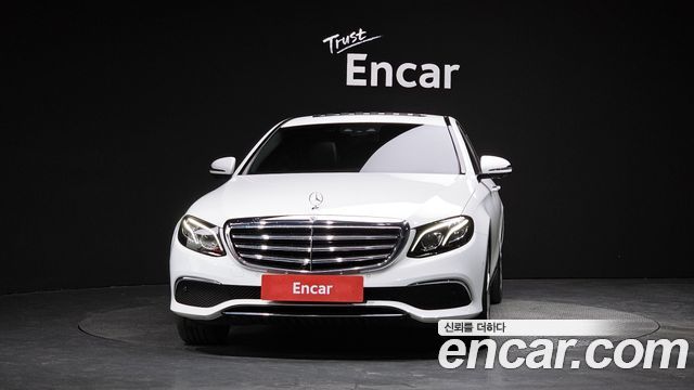 Mercedes-Benz E-Class E300 4MATIC Exclusive