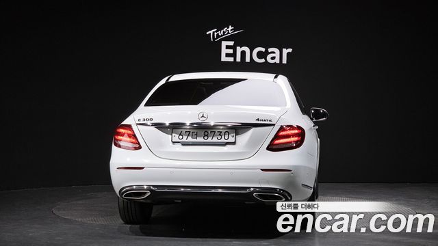 Mercedes-Benz E-Class E300 4MATIC Exclusive
