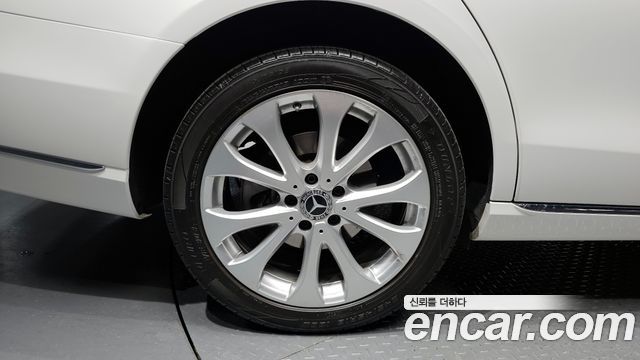 Mercedes-Benz E-Class E300 4MATIC Exclusive